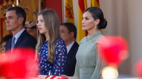 La infanta Sofía y la reina Letizia en el desfile militar por el Día de la Fiesta Nacional La infanta Sofía y la reina Letizia en el desfile militar por el Día de la Fiesta Nacional