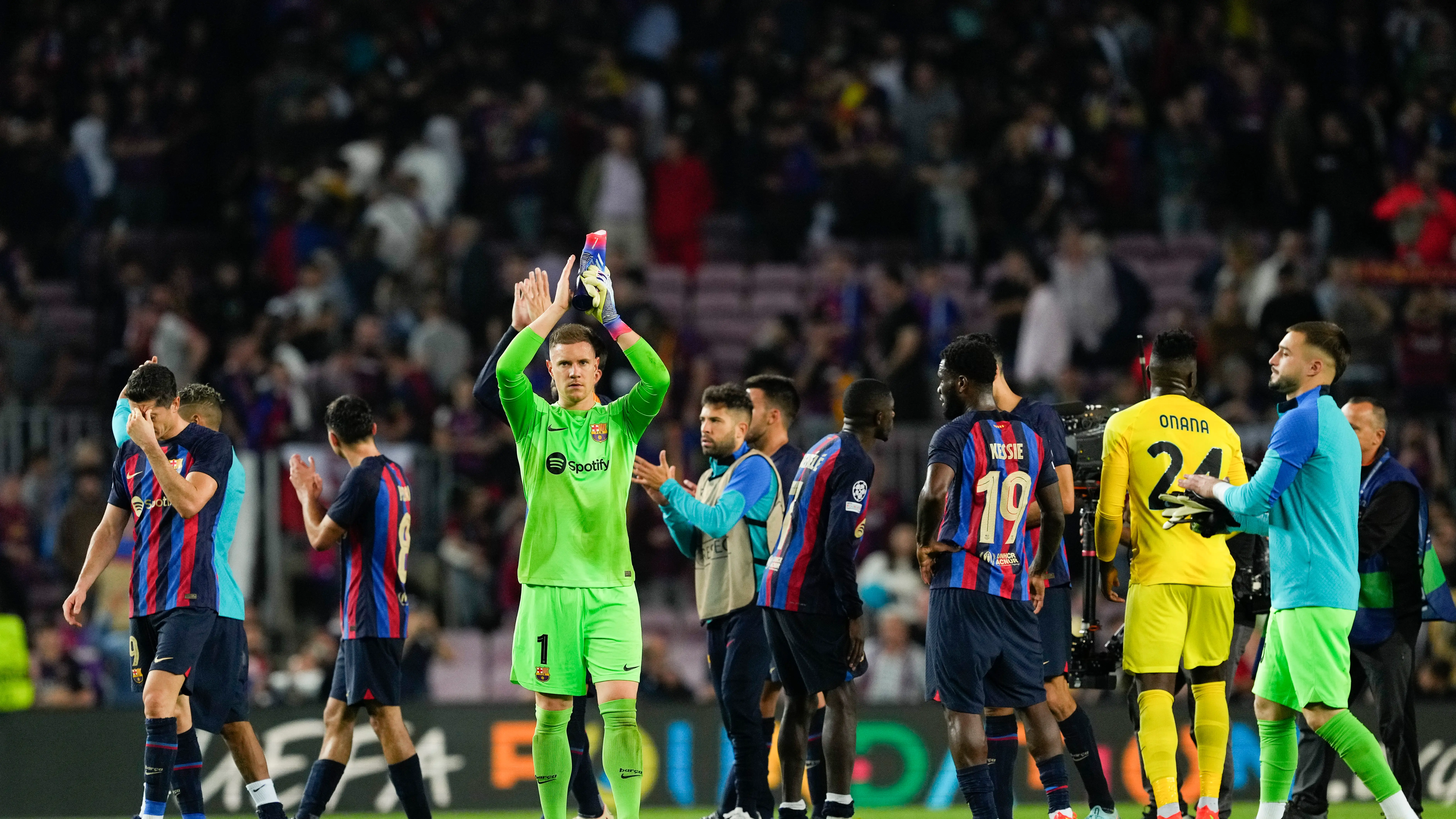 Los jugadores del FC Barcelona, al término del partido del grupo C de la Liga de Campeones Los jugadores del FC Barcelona, al término del partido del grupo C de la Liga de Campeones