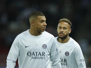 Mbappé y Neymar en un entrenamiento con el PSG