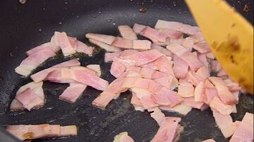 Dora las tiras de bacon