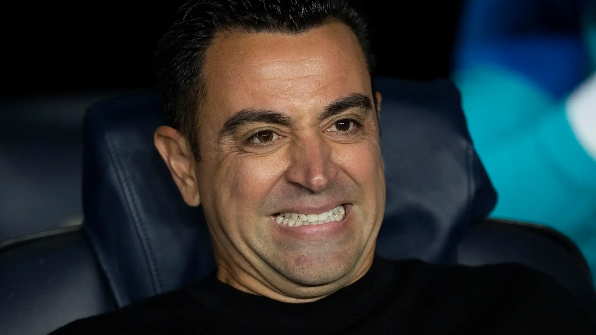 Xavi Hern&aacute;ndez, en el banquillo del Barcelona