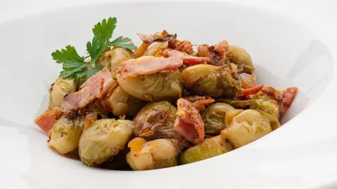 Receta de coles de Bruselas con bacon y mostaza, de Karlos Arguiñano Receta de coles de Bruselas con bacon y mostaza, de Karlos Arguiñano