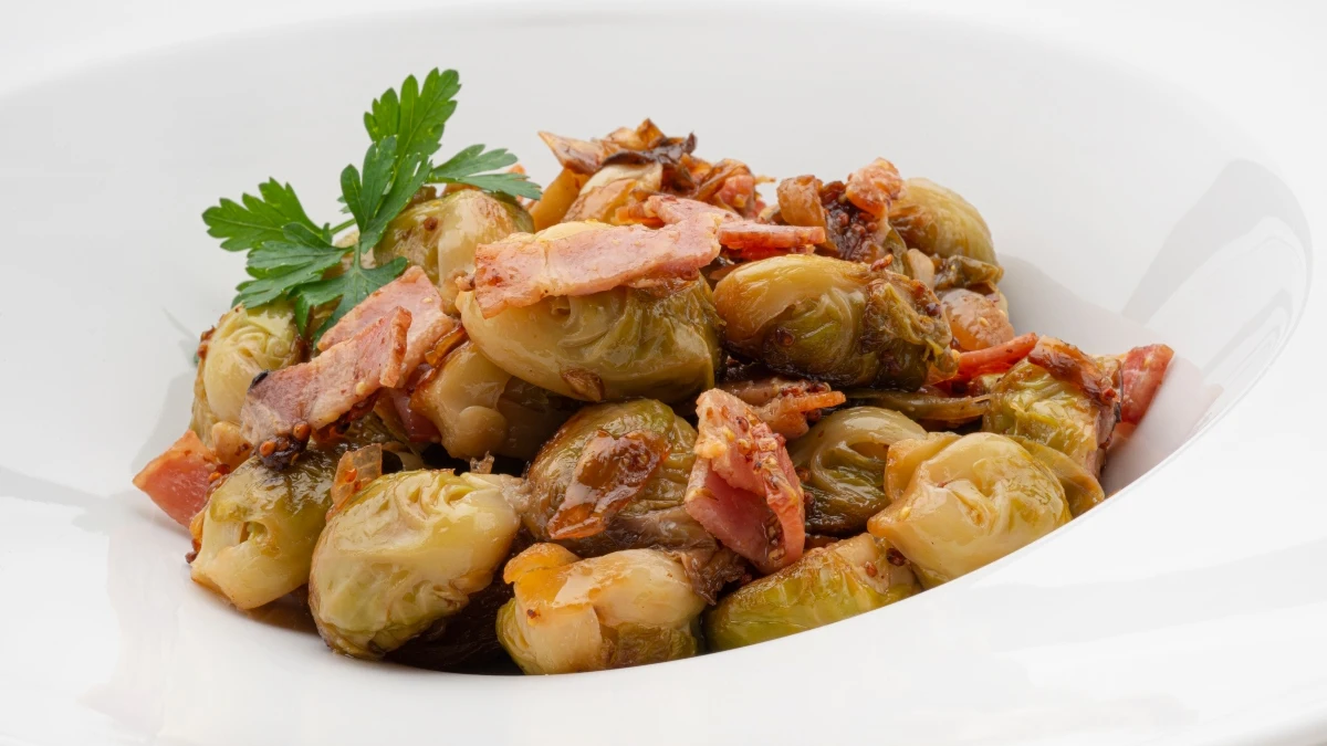 Receta de coles de Bruselas con bacon y mostaza, de Karlos Argui&ntilde;ano
