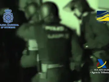 Los agentes de Policía, en el inicio de la intervención Los agentes de Policía, en el inicio de la intervención
