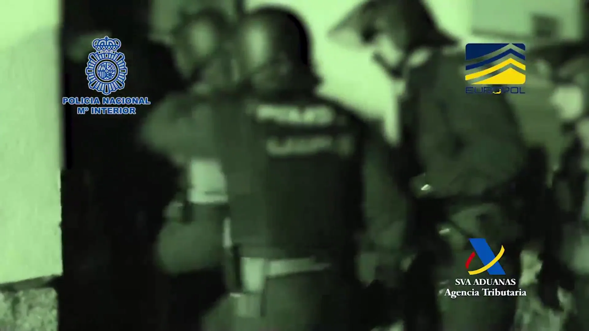 Los agentes de Policía, en el inicio de la intervención Los agentes de Policía, en el inicio de la intervención