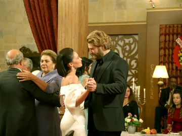 Fikret saca a bailar a Betül… ¿Por despecho? Fikret saca a bailar a Betül… ¿Por despecho?