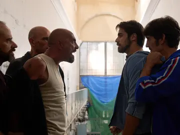 Avance semanal de 'Amar es para siempre': Ciriaco afronta sus miedos y tira a 'El tuerto' por las escaleras Avance semanal de 'Amar es para siempre': Ciriaco afronta sus miedos y tira a 'El tuerto' por las escaleras