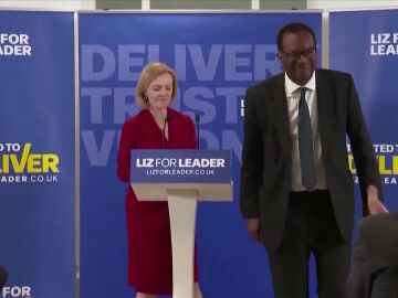 La primera ministra de Reino Unido, Liz Truss, y el ministro de Finanzas saliente, Kwasi Kwarteng