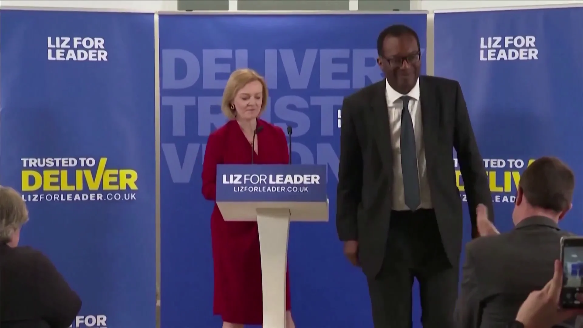 La primera ministra de Reino Unido, Liz Truss, y el ministro de Finanzas saliente, Kwasi Kwarteng