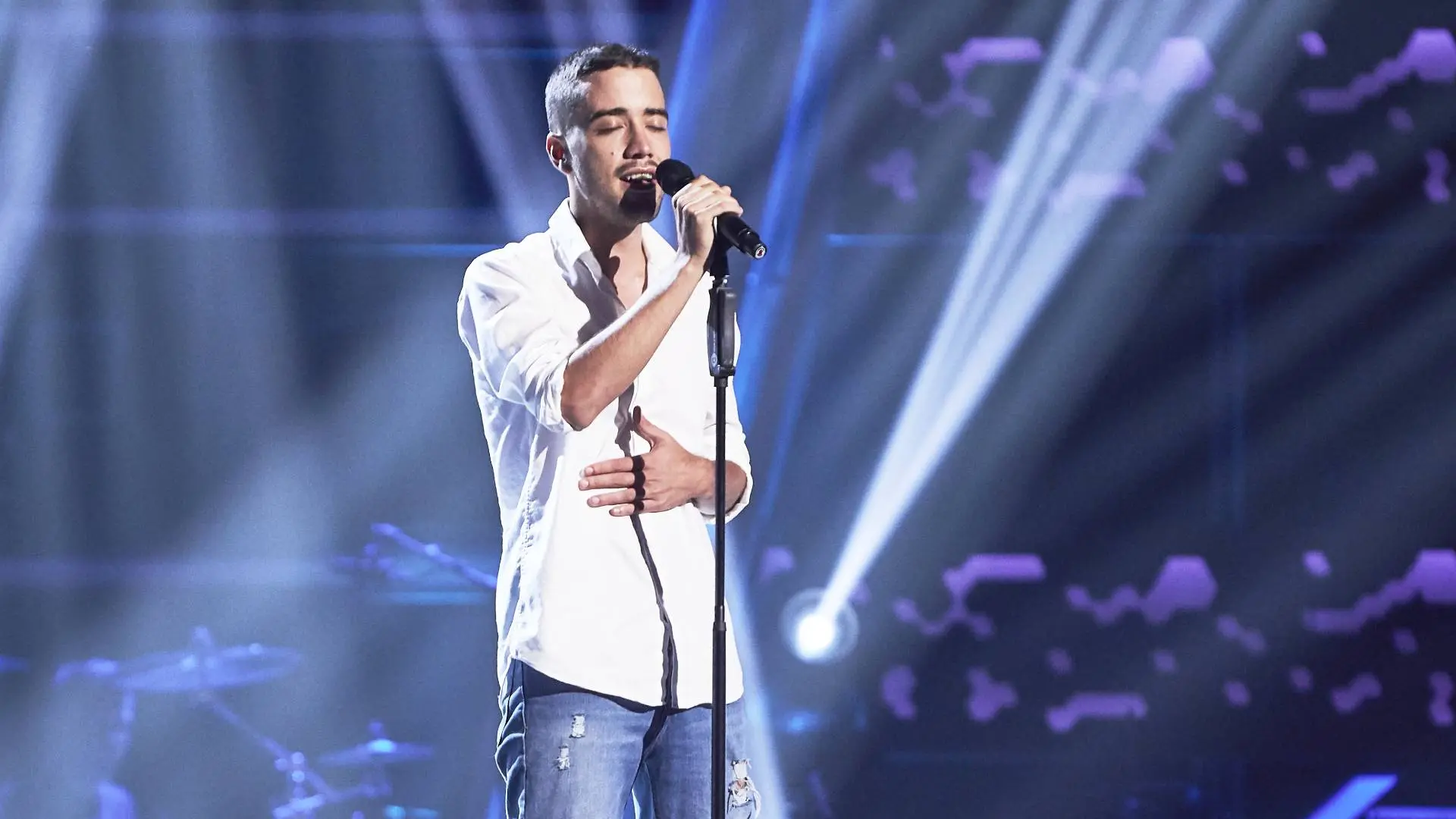 V&iacute;ctor Bravo cumple el sue&ntilde;o de su abuela al cantar por sorpresa en &lsquo;La Voz&rsquo; 