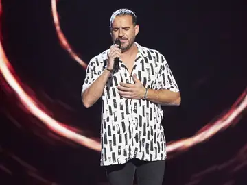 Adrián Benítez rememora ‘Abre la puerta’ de la histórica banda Triana en ‘La Voz’ Adrián Benítez rememora ‘Abre la puerta’ de la histórica banda Triana en ‘La Voz’