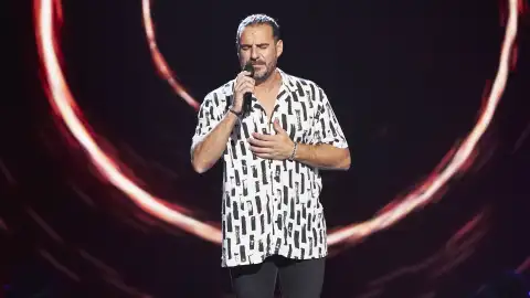 Adrián Benítez rememora ‘Abre la puerta’ de la histórica banda Triana en ‘La Voz’ Adrián Benítez rememora ‘Abre la puerta’ de la histórica banda Triana en ‘La Voz’