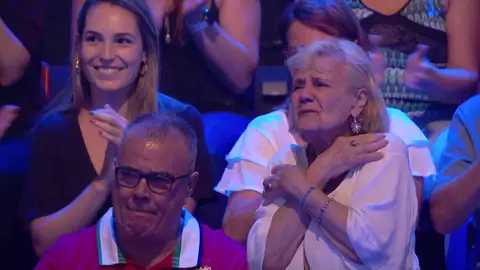 ¡Una sorpresa inolvidable!: La abuela de Víctor Bravo rompe a llorar al ver a su nieto en las Audiciones a ciegas de 'La Voz' ¡Una sorpresa inolvidable!: La abuela de Víctor Bravo rompe a llorar al ver a su nieto en las Audiciones a ciegas de 'La Voz'