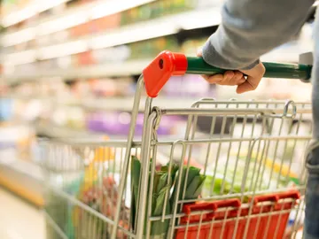 Carro de la compra en un supermercado Carro de la compra en un supermercado