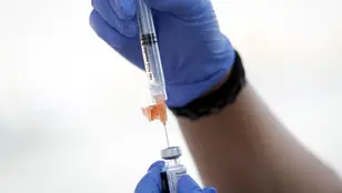 Vista de una dosis de vacuna