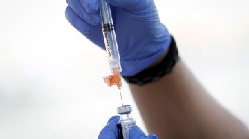Vista de una dosis de vacuna