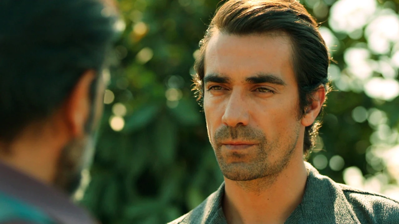 Hakan, cansado de los reproches de Abdülkadir, confiesa: “Estoy enamorado de Züleyha" Hakan, cansado de los reproches de Abdülkadir, confiesa: “Estoy enamorado de Züleyha"