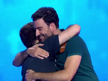 Orestes emociona a Rafa con su bonito mensaje tras 100 programas juntos en ‘Pasapalabra’ Orestes emociona a Rafa con su bonito mensaje tras 100 programas juntos en ‘Pasapalabra’