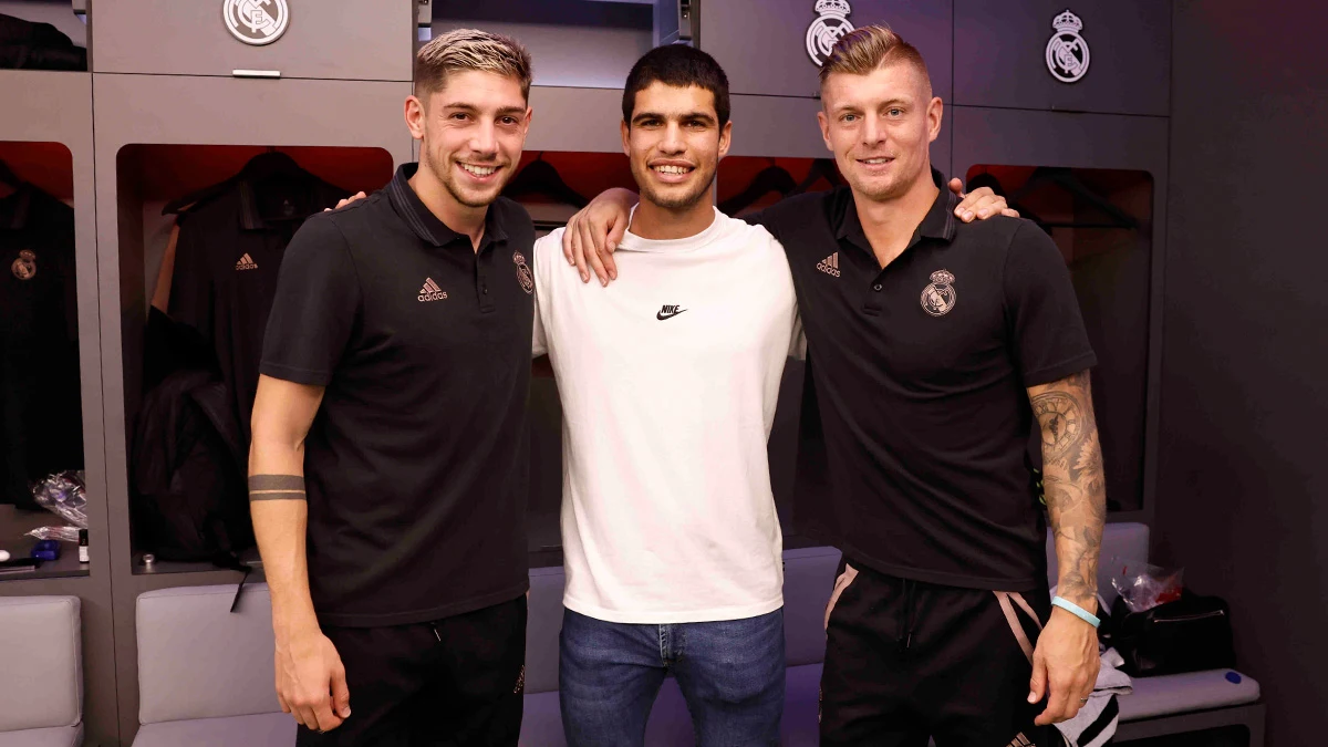 Carlos Alcaraz junto a Fede Valverde y Toni Kroos Carlos Alcaraz junto a Fede Valverde y Toni Kroos