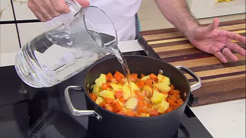 Añade agua y cuece las hortalizas Añade agua y cuece las hortalizas