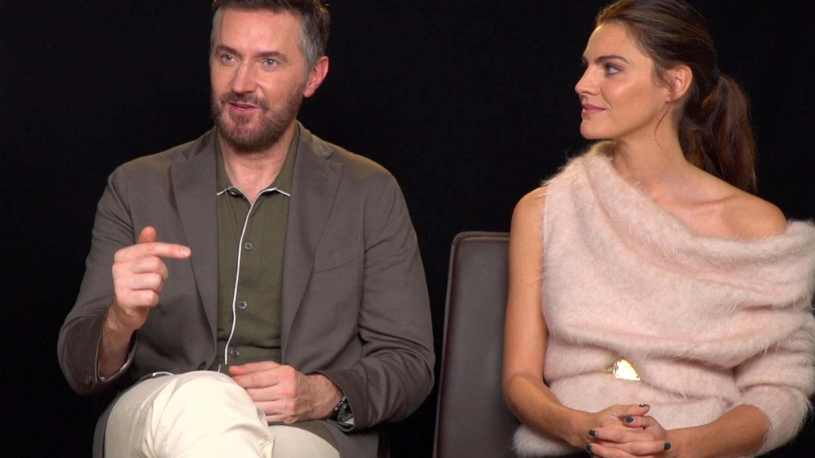 Richard Armitage y Amaia Salamanca Richard Armitage y Amaia Salamanca