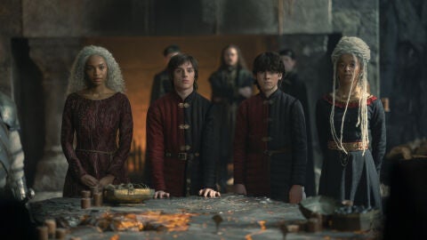 Bethany Antonia, Harry Collett, Elliot Grihault y Phoebe Campbell en 'La Casa del Dragón'