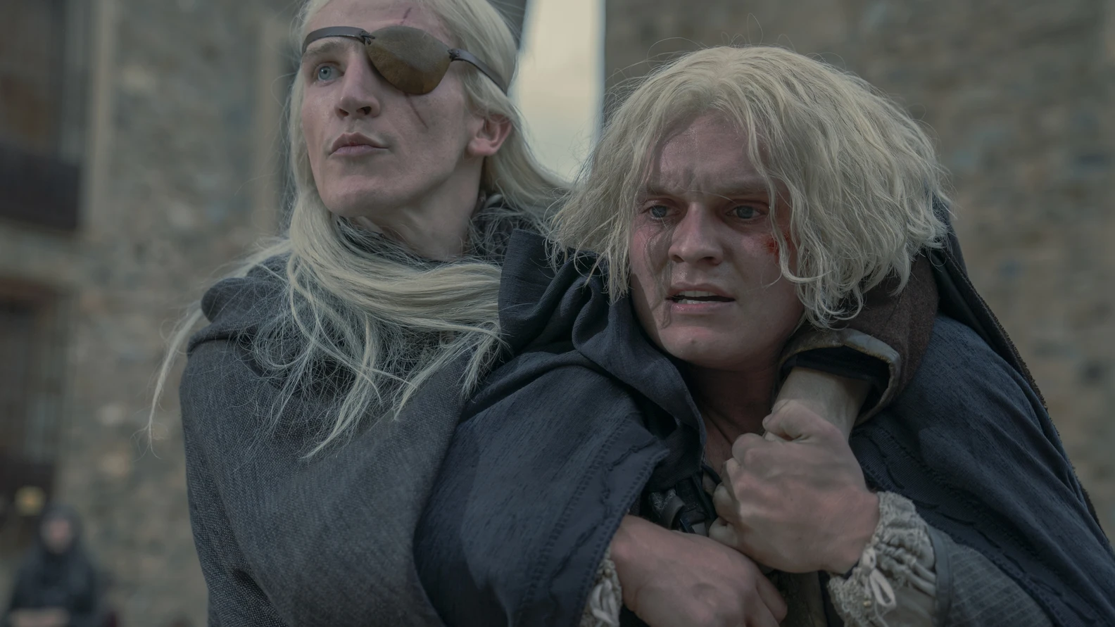 Ewan Mitchell y Tom Glynn-Carney en 'La Casa del Drag&oacute;n'