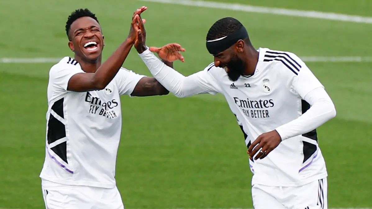 Antonio Rüdiger bromea con Vinicius en un entrenamieto Antonio Rüdiger bromea con Vinicius en un entrenamieto