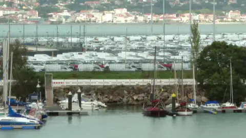 Miles de coches parados en el puerto de Vigo por el paro de Stellantis Miles de coches parados en el puerto de Vigo por el paro de Stellantis