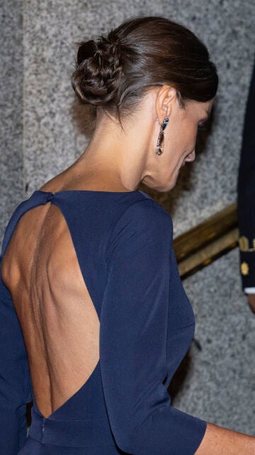 La espalda de la reina Letizia