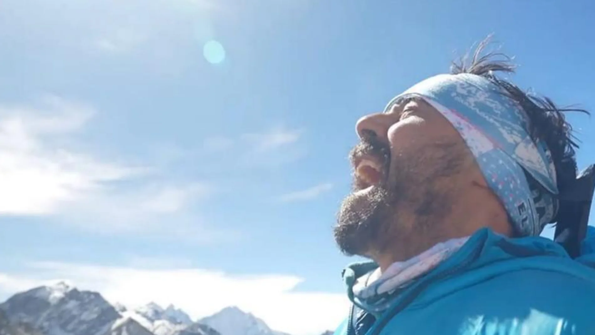 Miguel Ángel Roldán se convierte en el primer enfermo de ELA en 'conquistar' el Everest