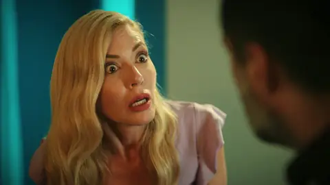 Akif confiesa a Nebahat que él disparó a Erhan: “Me das miedo, no te reconozco" Akif confiesa a Nebahat que él disparó a Erhan: “Me das miedo, no te reconozco"