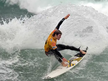 El surfista vasco Marcos Sansegundo en Mundaka El surfista vasco Marcos Sansegundo en Mundaka