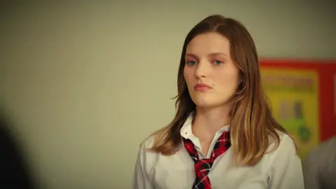 La pulsera de Aybike que casi deja al descubierto la realidad de Harika: “¿Has estado en el gallinero?" La pulsera de Aybike que casi deja al descubierto la realidad de Harika: “¿Has estado en el gallinero?"