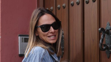 Irene Rosales enseña el retoque estético que se ha hecho en la cara para quitarse las arrugas de expresión