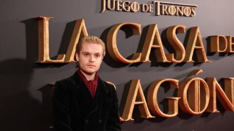 Tom Glynn-Carney es Aegon Targaryen