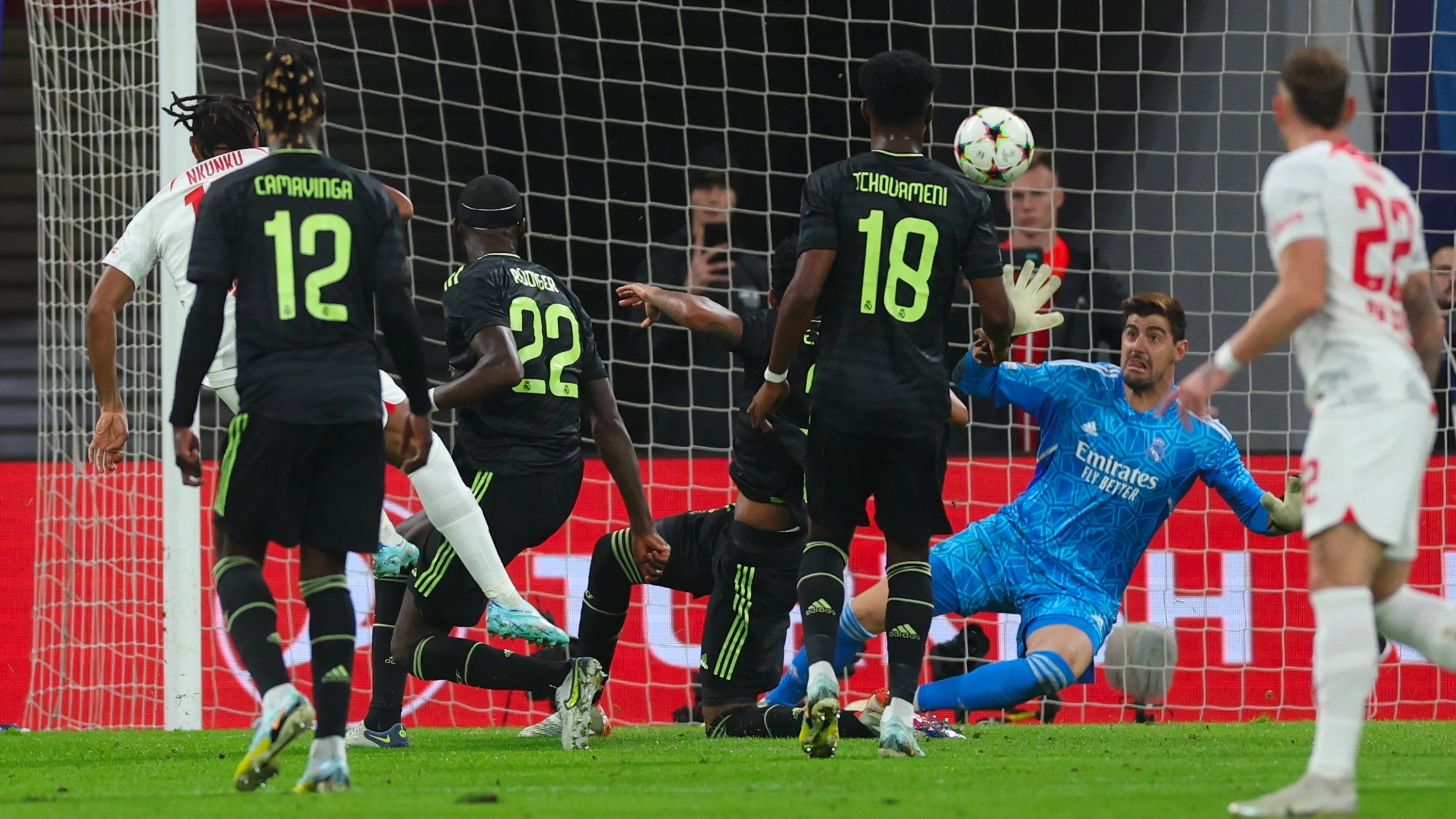 Courtois encaja el segundo gol ante el Leizpig Courtois encaja el segundo gol ante el Leizpig