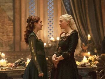 Olivia Cooke y Emma D'Arcy como Alicent y Rhaenyra en 'La Casa del Dragón'