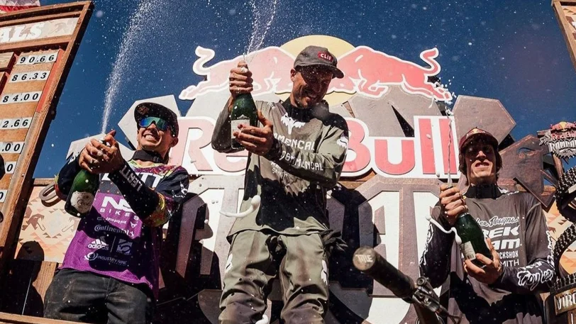 Saltos a 20 metros de altura: as&iacute; es el evento de ciclismo extremo m&aacute;s espectacular el mundo 