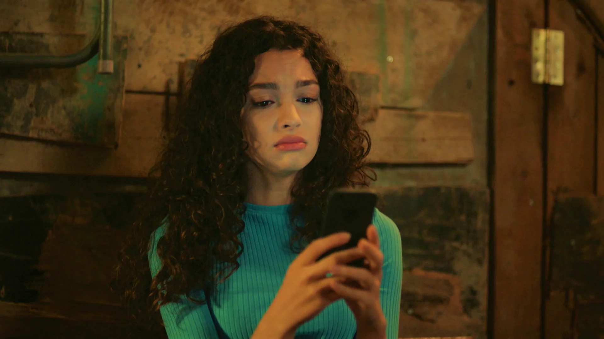 Asiye y Doruk lloran desconsoladamente recordando su historia de amor... ¿Harán las paces? Asiye y Doruk lloran desconsoladamente recordando su historia de amor... ¿Harán las paces?