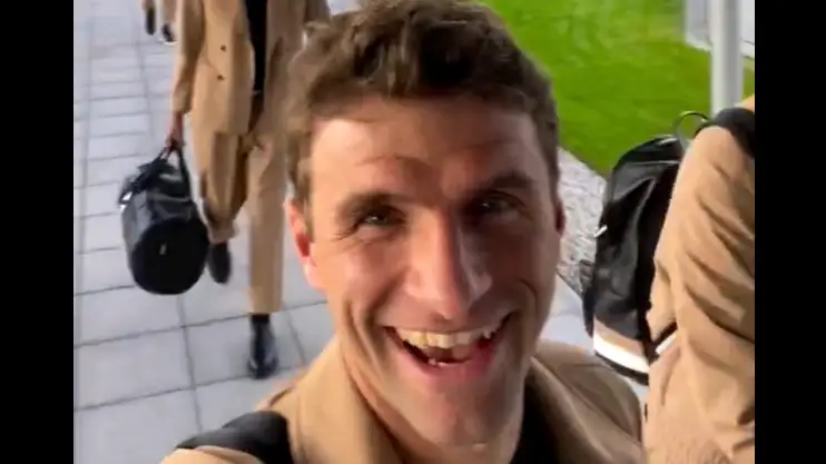 Thomas M&uuml;ller calienta el Bar&ccedil;a - Bayern y vacila a Lewandowski