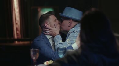 José Corbacho le roba un beso a Joaquín tras su pregunta sobre escenas de sexo