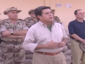 El entonces ministro español de Defensa Federico Trillo, poco antes de pronunciar su famosa frase "¡Viva Honduras!" El entonces ministro español de Defensa Federico Trillo, poco antes de pronunciar su famosa frase "¡Viva Honduras!"