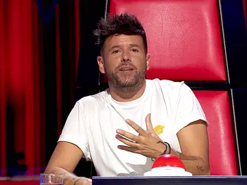 ¡Casi se puso rojo!: Pablo López confiesa la vergüenza que ha sentido cuando Mari Carmona le ha cantado mirándole a los ojos ¡Casi se puso rojo!: Pablo López confiesa la vergüenza que ha sentido cuando Mari Carmona le ha cantado mirándole a los ojos