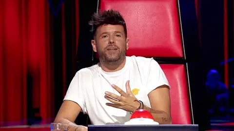 ¡Casi se puso rojo!: Pablo López confiesa la vergüenza que ha sentido cuando Mari Carmona le ha cantado mirándole a los ojos ¡Casi se puso rojo!: Pablo López confiesa la vergüenza que ha sentido cuando Mari Carmona le ha cantado mirándole a los ojos