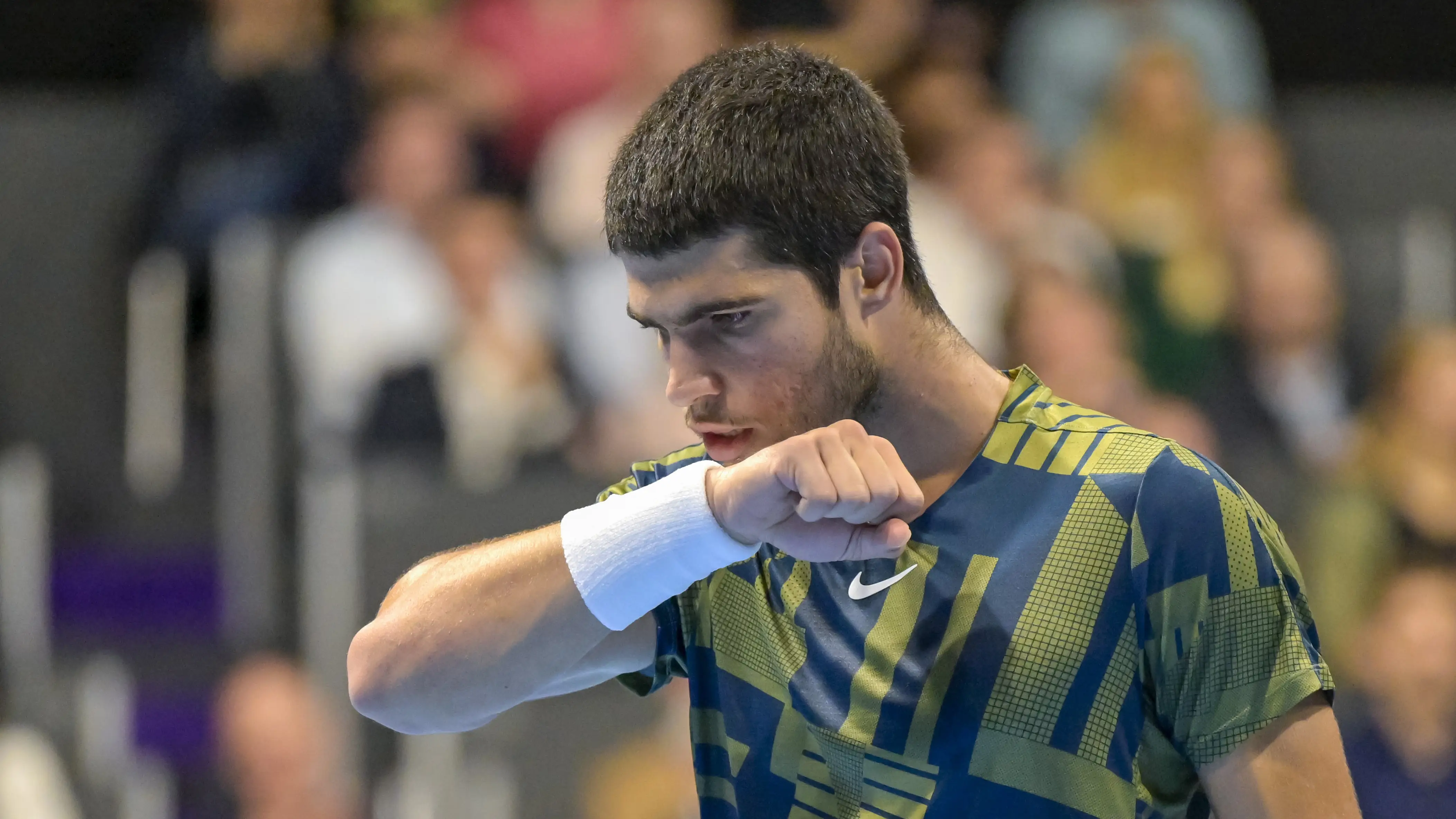 Alcaraz vuelve a caer ante Aliassime en las semifinales de Basilea
