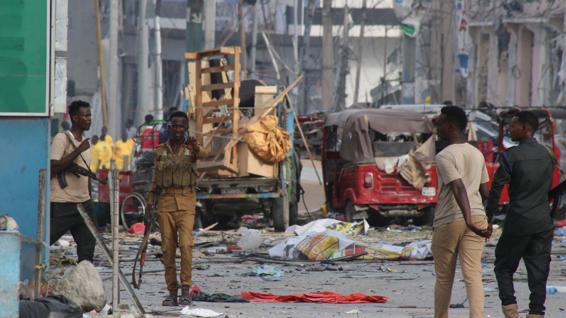 Un atentado con coches bombas deja 100 muertos en Mogadiscio (Somalia)