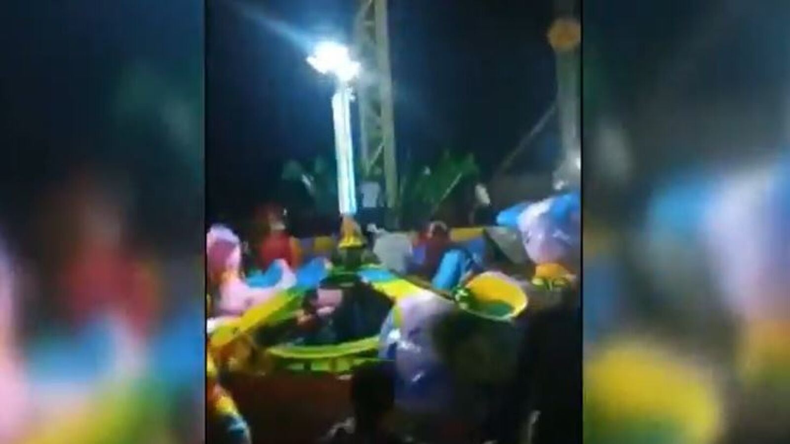 Se desploma una atracción en una feria de México y deja alrededor de 20 heridos