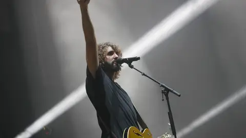 El grupo Izal durante el concierto que ofrece hoy viernes en Madrid. El grupo Izal durante el concierto que ofrece hoy viernes en Madrid.