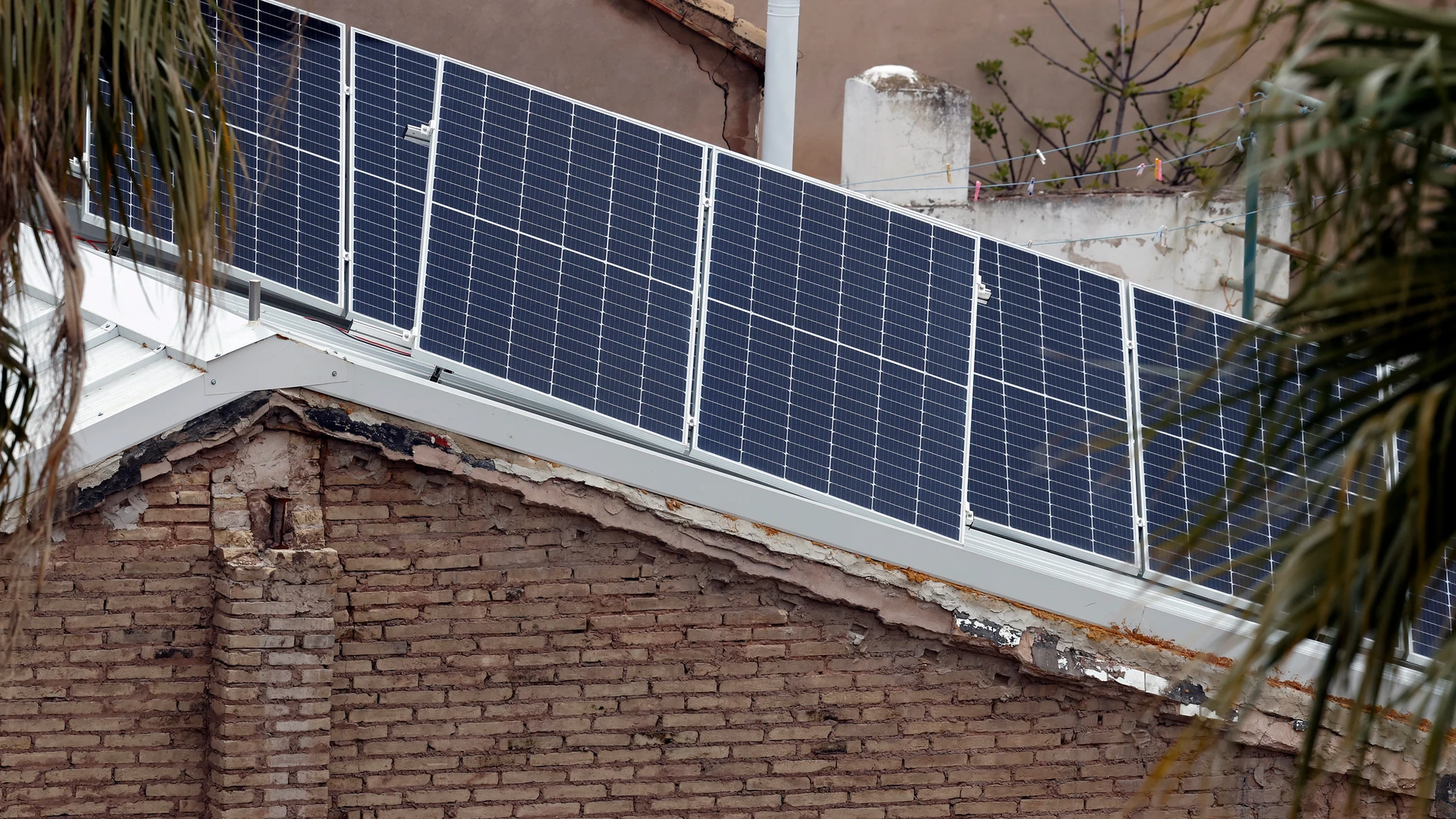 Los paneles solares portátiles se convierten en la mejor opción para  reducir la factura de la luz